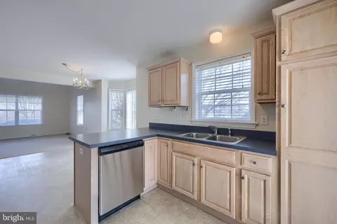 Kitchen - 656 Farnum Rd, Lititz, PA 17543 photo 4 of 6