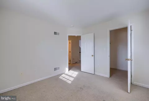 Bedroom - 656 Farnum Rd, Lititz, PA 17543 photo 2 of 2