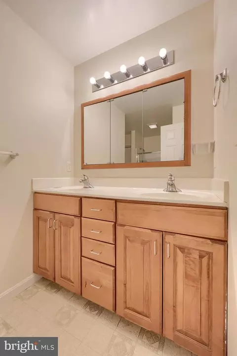 Bath - 656 Farnum Rd, Lititz, PA 17543 photo 1 of 5