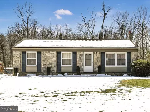 5472 Strasburg Rd, Gap, PA 17527