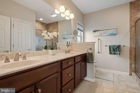 Bath - 481 Patriots Way, Lititz, PA 17543 photo 2 of 4