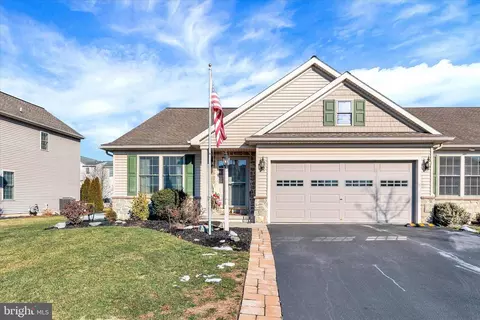 5116 Oak Leaf Dr, Mount Joy, PA 17552