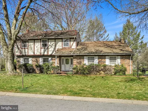 2325 Hancock Dr, Lancaster, PA 17601