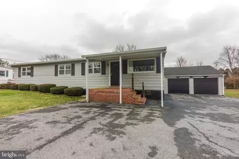 2431 Shenck Rd, Manheim, PA 17545