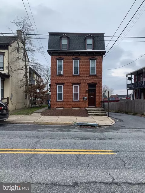 230 N 3rd St, Columbia, PA 17512