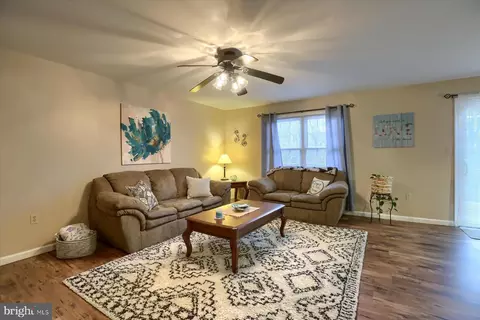 Living - 376 Crosswinds Dr, Lititz, PA 17543 photo 2 of 5