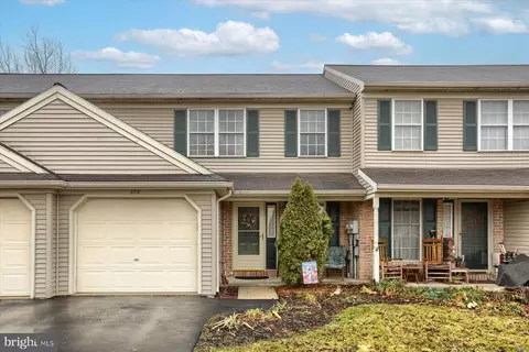 376 Crosswinds Dr, Lititz, PA 17543