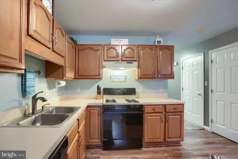 Kitchen - 376 Crosswinds Dr, Lititz, PA 17543 photo 1 of 2