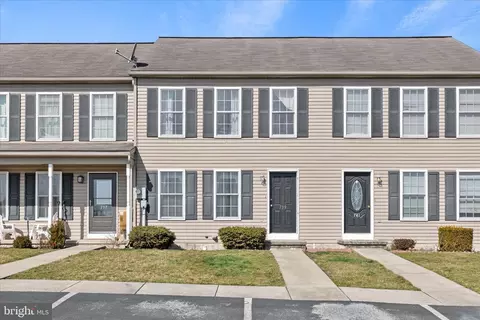 739 Knoll Dr, Mount Joy, PA 17552