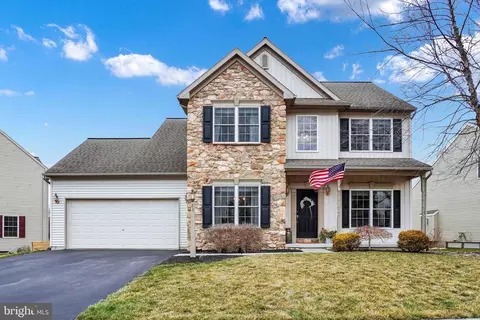 83 Bloomfield Dr, Ephrata, PA 17522