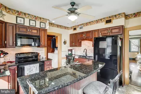 Kitchen - 36 Maple St, Lititz, PA 17543 photo 1 of 6