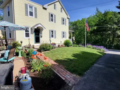 Exterior - 36 Maple St, Lititz, PA 17543 photo 6 of 19