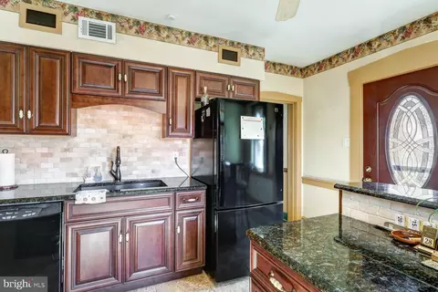 Kitchen - 36 Maple St, Lititz, PA 17543 photo 4 of 6
