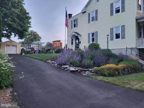 Exterior - 36 Maple St, Lititz, PA 17543 photo 5 of 19
