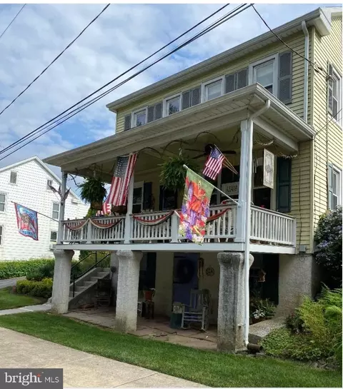 36 Maple St, Lititz, PA 17543