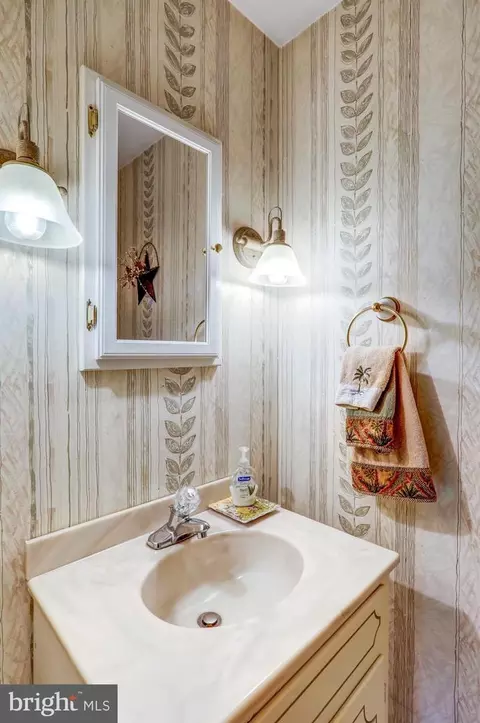 Bath - 36 Maple St, Lititz, PA 17543 photo 2 of 5