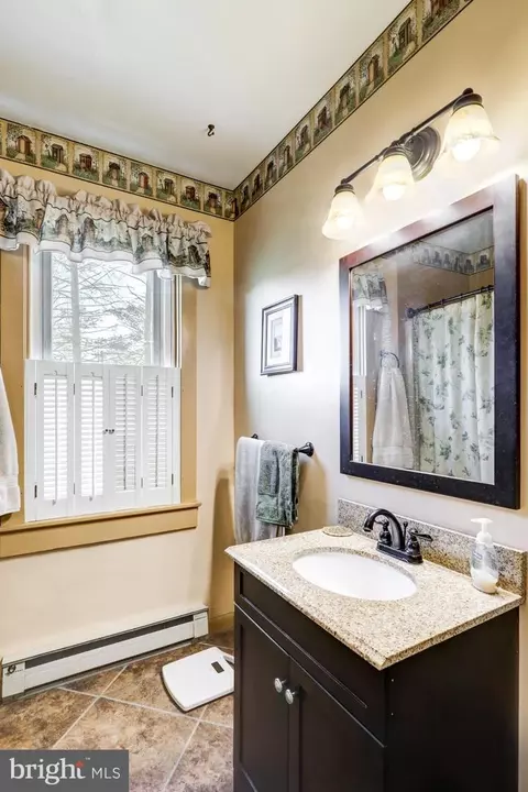 Bath - 36 Maple St, Lititz, PA 17543 photo 4 of 5