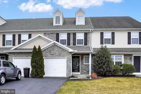 242 Lakeside Xing, Mount Joy, PA 17552