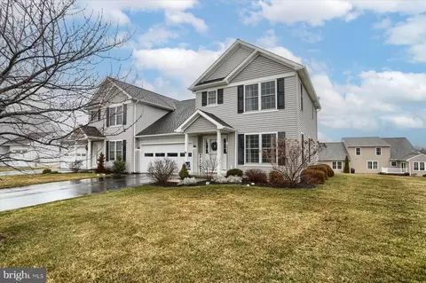 4288 Green Park Dr, Mount Joy, PA 17552