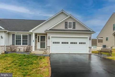 4326 Green Park Dr, Mount Joy, PA 17552
