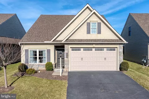 1247 Cantebury Dr, Mount Joy, PA 17552