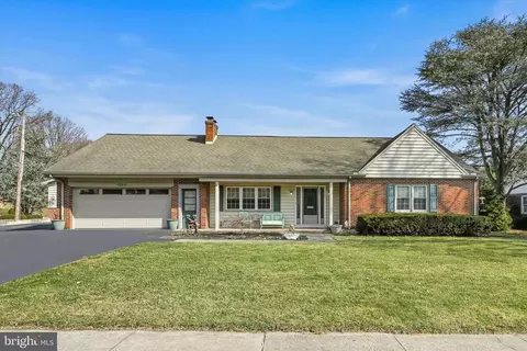 1065 W Main St, Ephrata, PA 17522