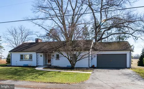 225 School Ln, Mount Joy, PA 17552