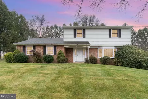 811 Newport Rd, Manheim, PA 17545