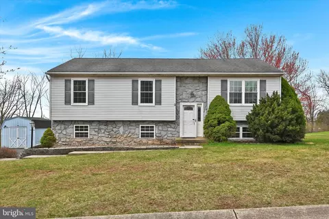 30 Mazzotta Rd, Stevens, PA 17578