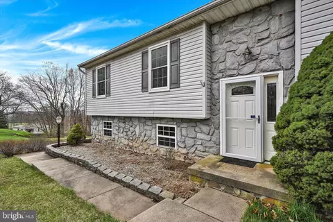 30 Mazzotta Rd, Stevens, PA 17578 photo 2