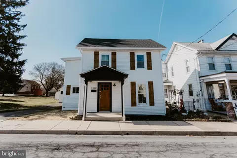 1368 Apple St, Ephrata, PA 17522