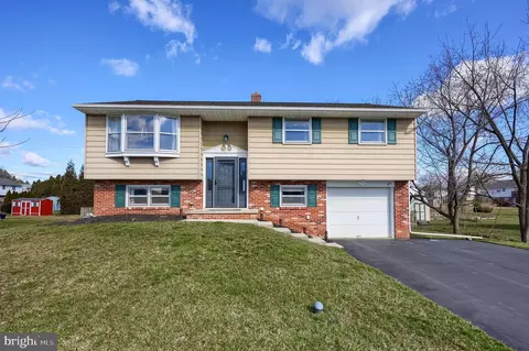 453 Whitman Dr, Lancaster, PA 17601