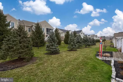 Exterior - 355 English Ivy Dr, Lititz, PA 17543 photo 6 of 9