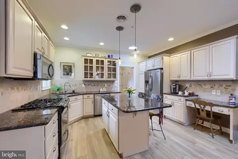 Kitchen - 355 English Ivy Dr, Lititz, PA 17543 photo 2 of 6
