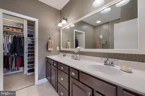 Bath - 355 English Ivy Dr, Lititz, PA 17543 photo 1 of 5