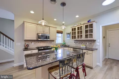 Kitchen - 355 English Ivy Dr, Lititz, PA 17543 photo 3 of 6