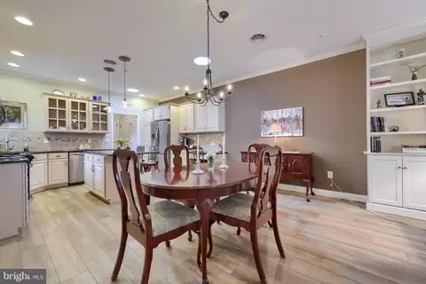 Dining - 355 English Ivy Dr, Lititz, PA 17543 photo 3 of 4
