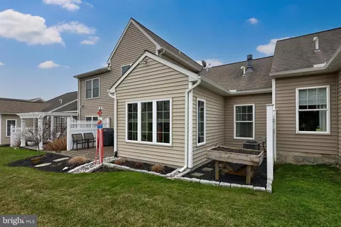 Exterior - 355 English Ivy Dr, Lititz, PA 17543 photo 5 of 9