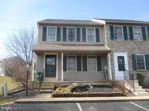 761 Knoll Dr, Mount Joy, PA 17552