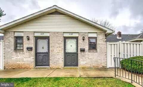 322 Valleybrook Dr, Lancaster, PA 17601