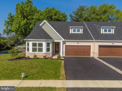 200 Bellaride Ln #1, Millersville, PA 17551