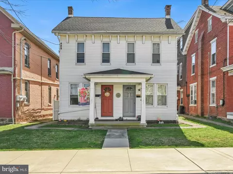 145 N 147 N State St, Ephrata, PA 17522
