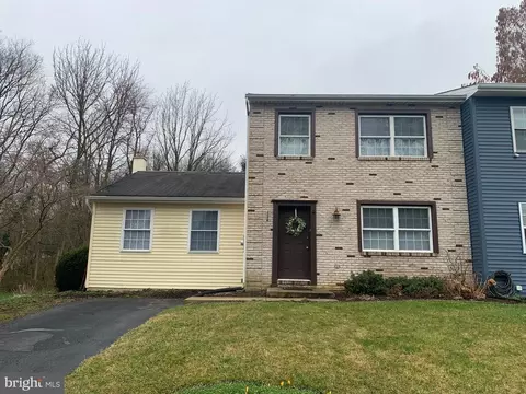 1002 Monticello Ln, Lancaster, PA 17603