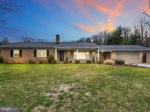 1138 Sheep Hill Rd, East Earl, PA 17519