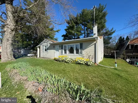 245 Oak Rd, Mountville, PA 17554