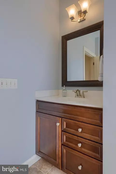 Bath - 347 Ecker Dr, Lititz, PA 17543 photo 5 of 10