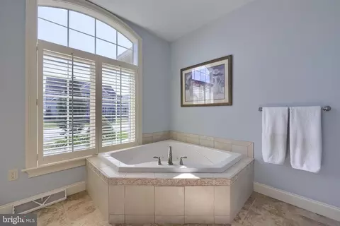 Bath - 347 Ecker Dr, Lititz, PA 17543 photo 3 of 10