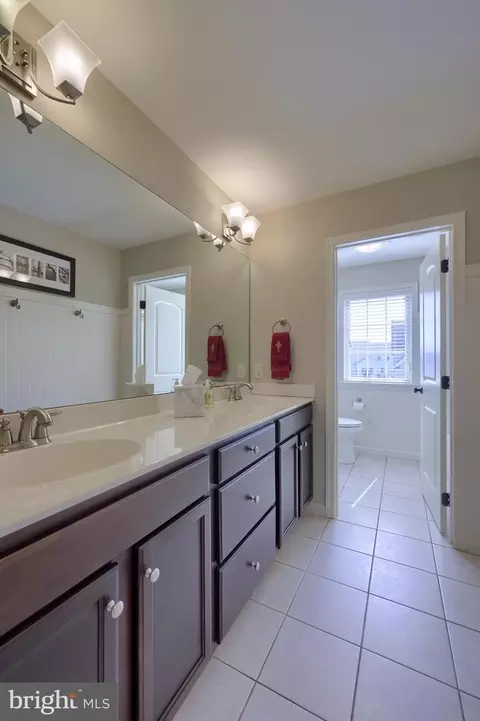 Bath - 347 Ecker Dr, Lititz, PA 17543 photo 9 of 10