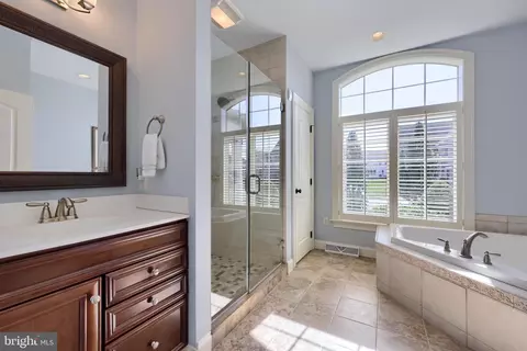Bath - 347 Ecker Dr, Lititz, PA 17543 photo 6 of 10