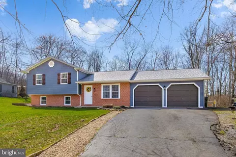 7 Woodland Dr, Stevens, PA 17578
